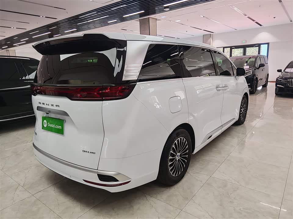 Denza D9 Denza D9