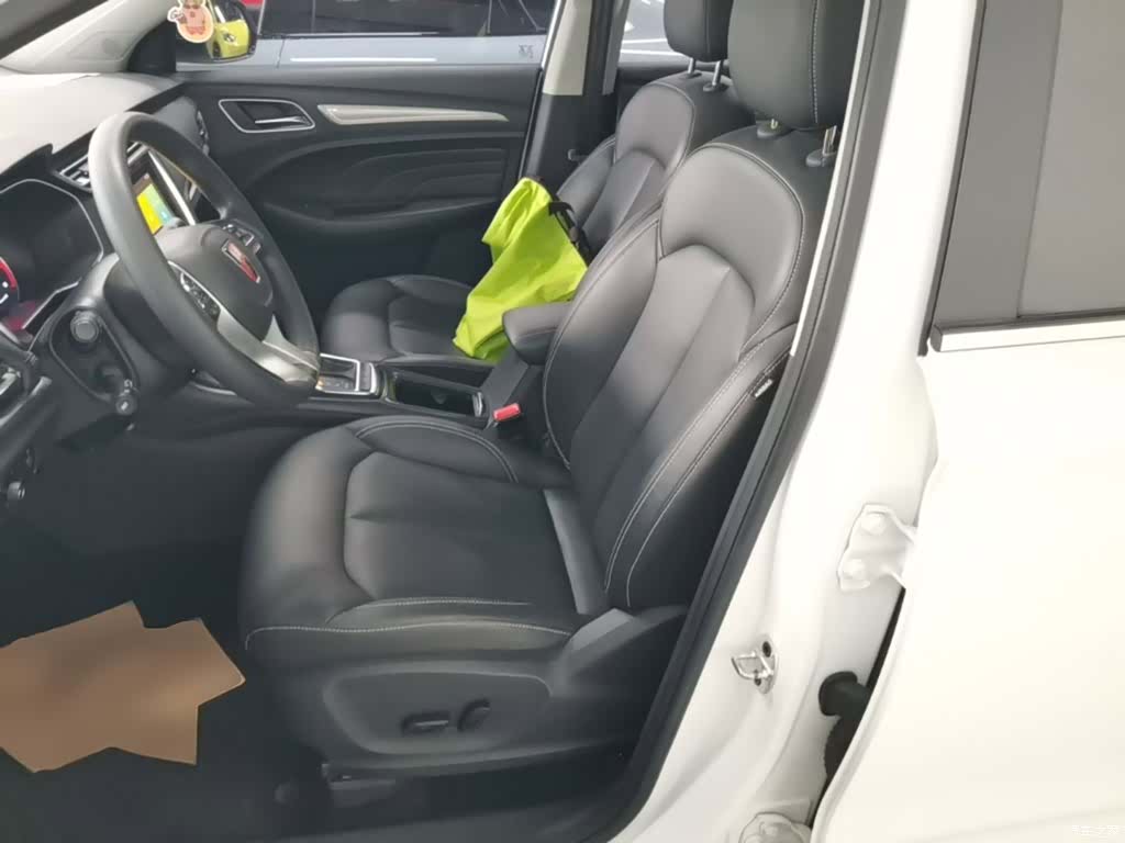 Roewe RX3, 2019 15