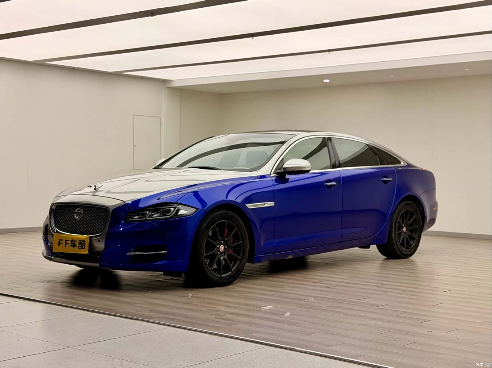 Jaguar XJ