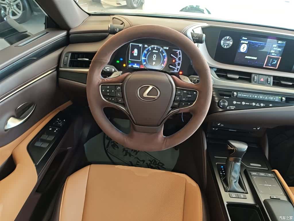 Lexus ES, 2020 11