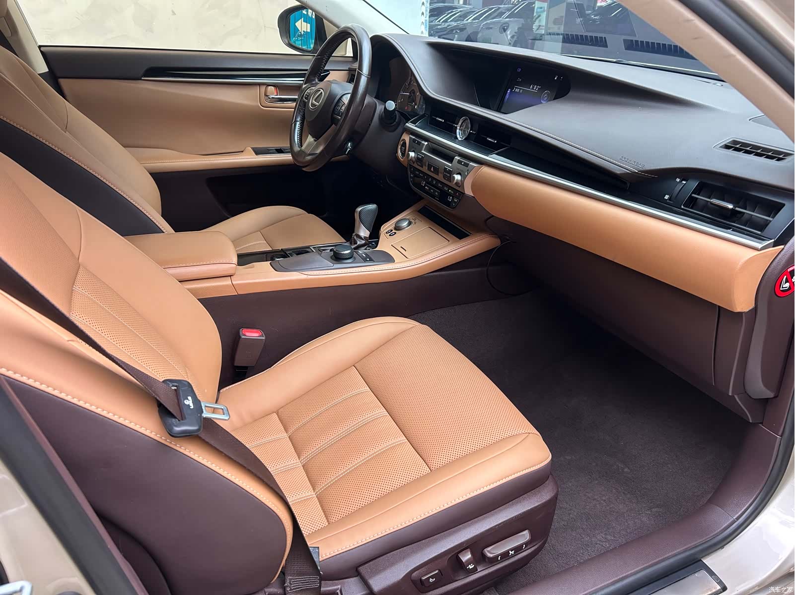 Lexus ES, 2017 11