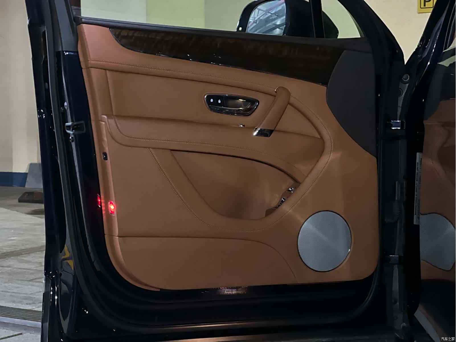 Bentley Bentayga, 2022 6