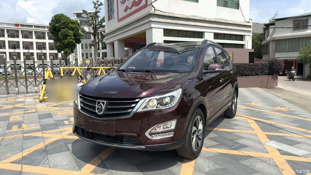 Wuling 560, 2017 1