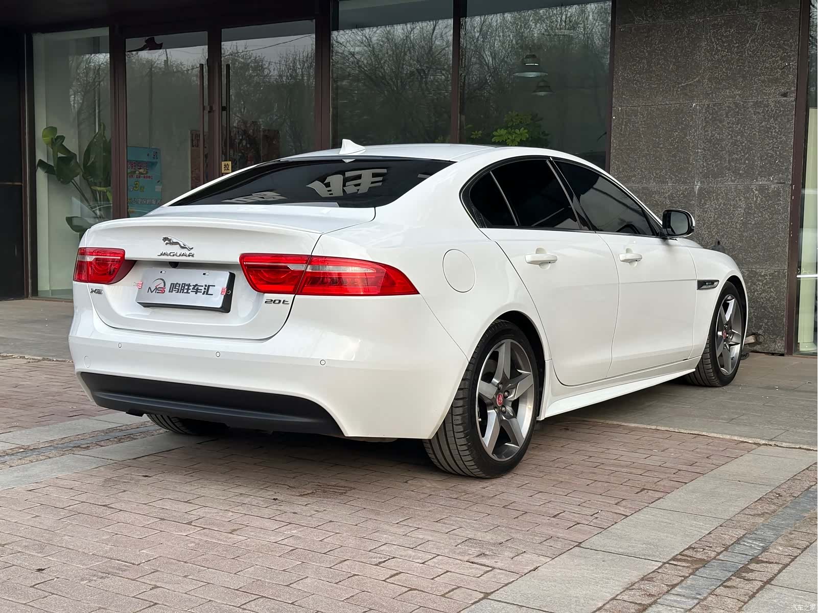 Jaguar XE, 2015 8