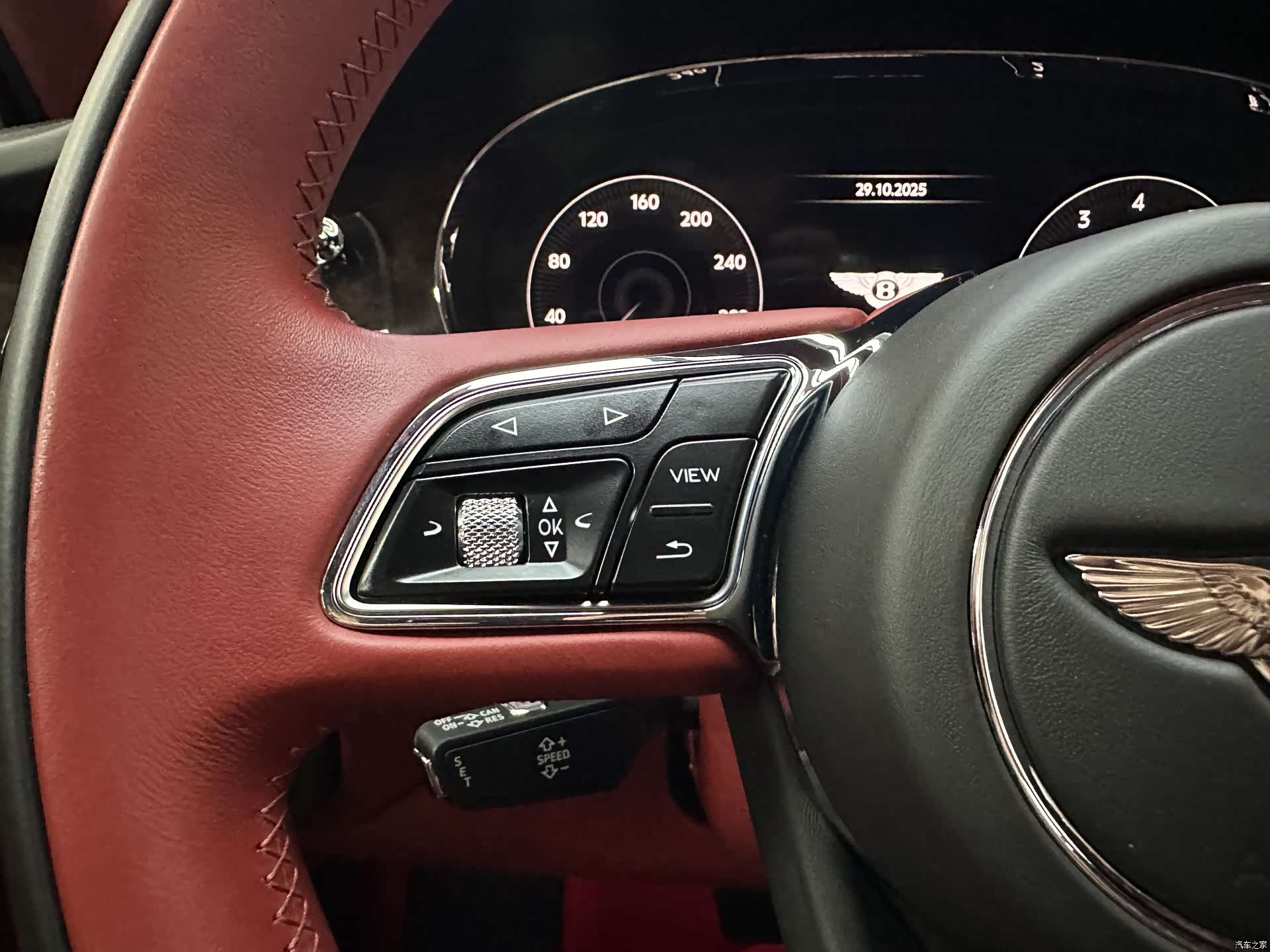 Bentley Bentayga, 2021 16