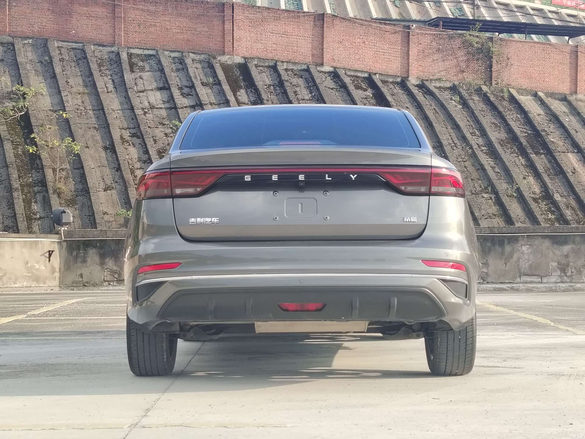 Geely Emgrand, 2023 4