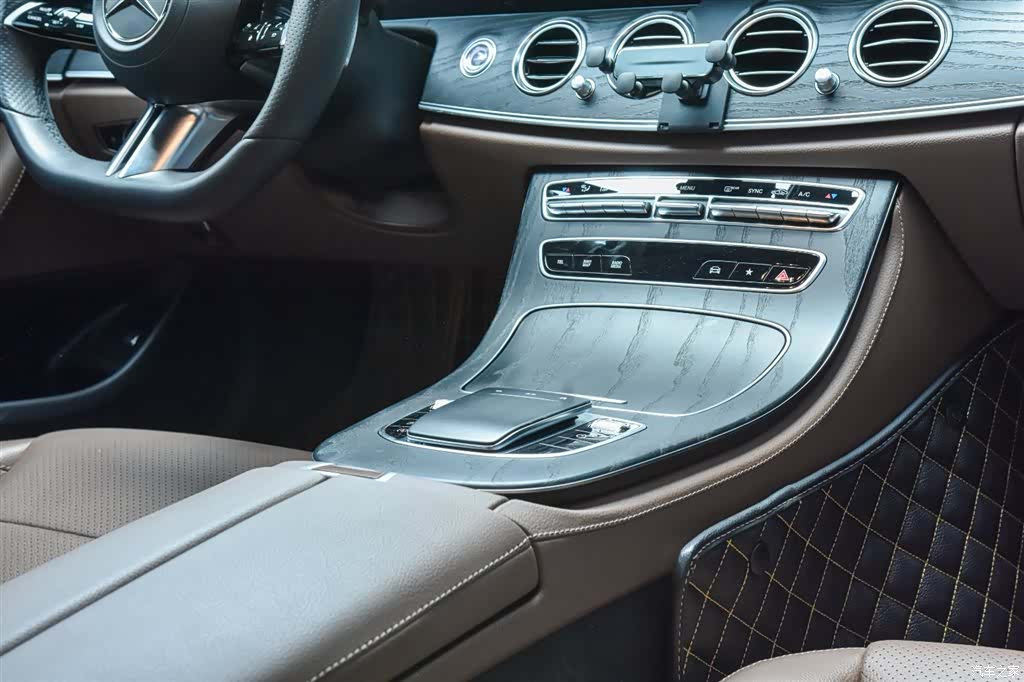 Mercedes-Benz E-Class, 2022 11