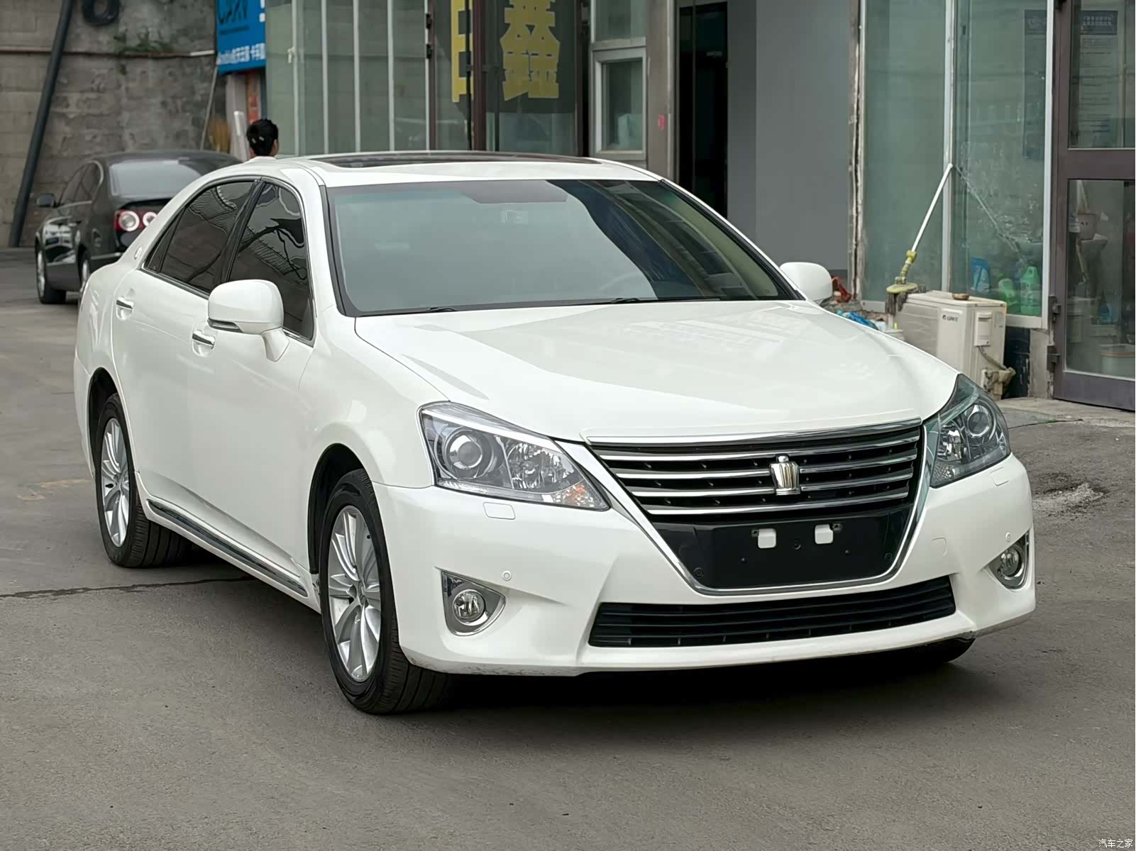Toyota Crown, 2015 1