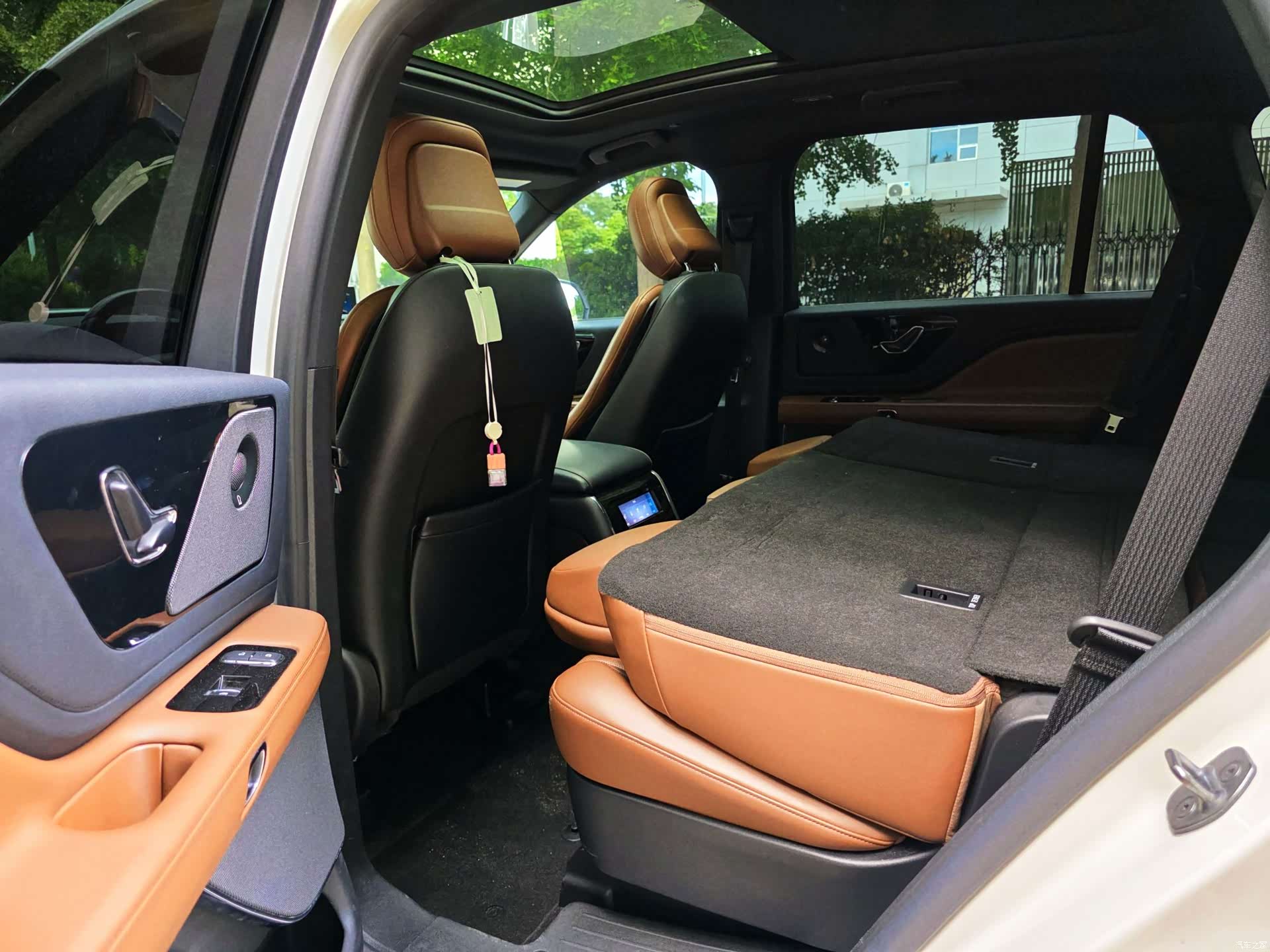 Lincoln Aviator, 2023 14