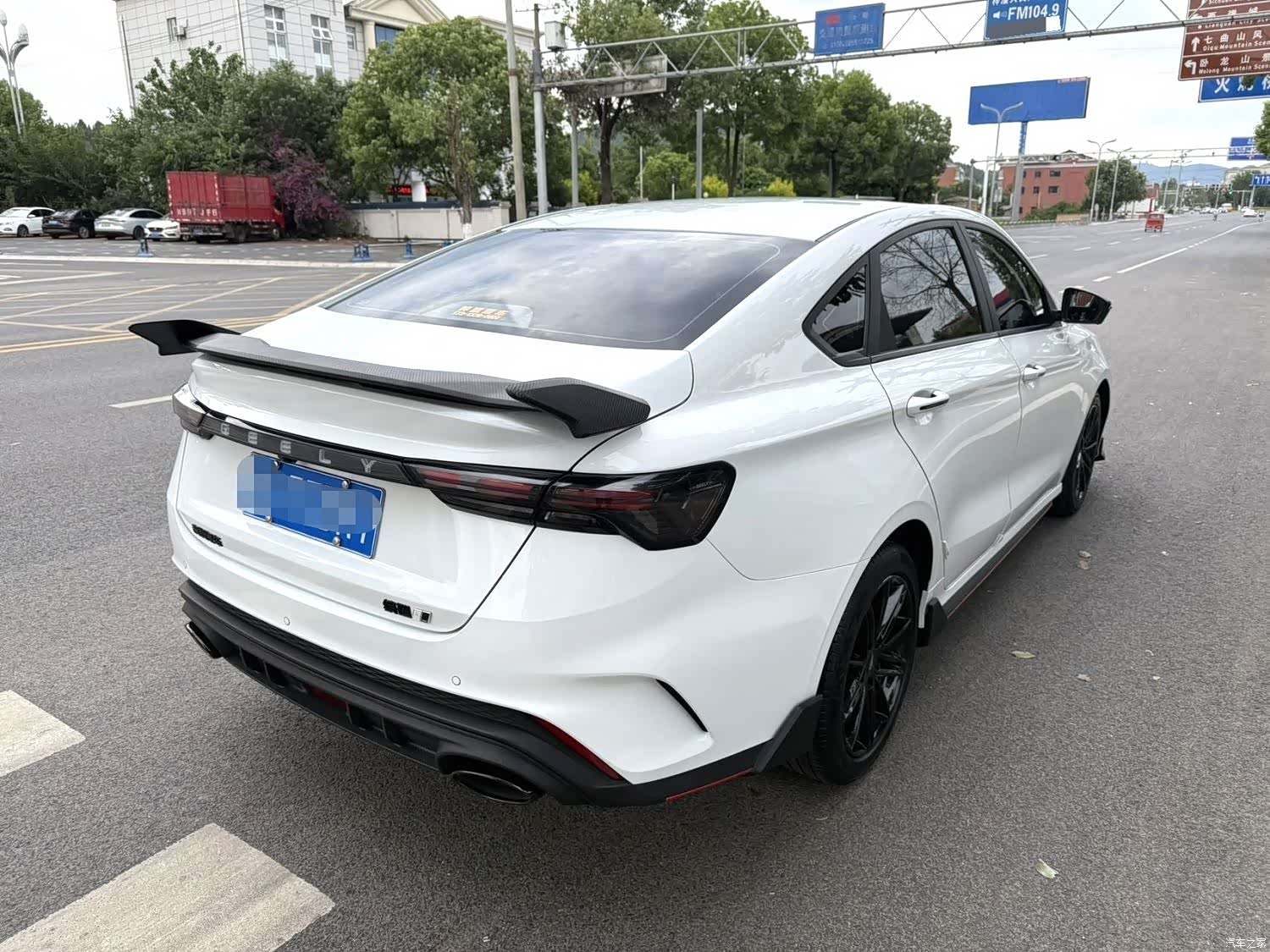 Geely Binray, 2022 17