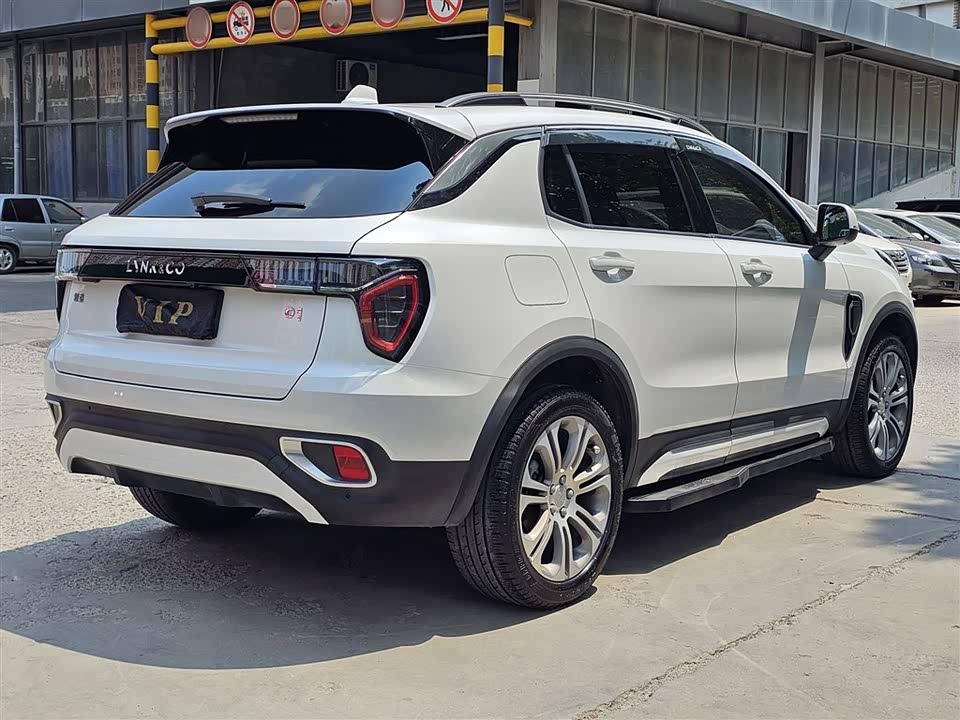 Lynk & Co 01