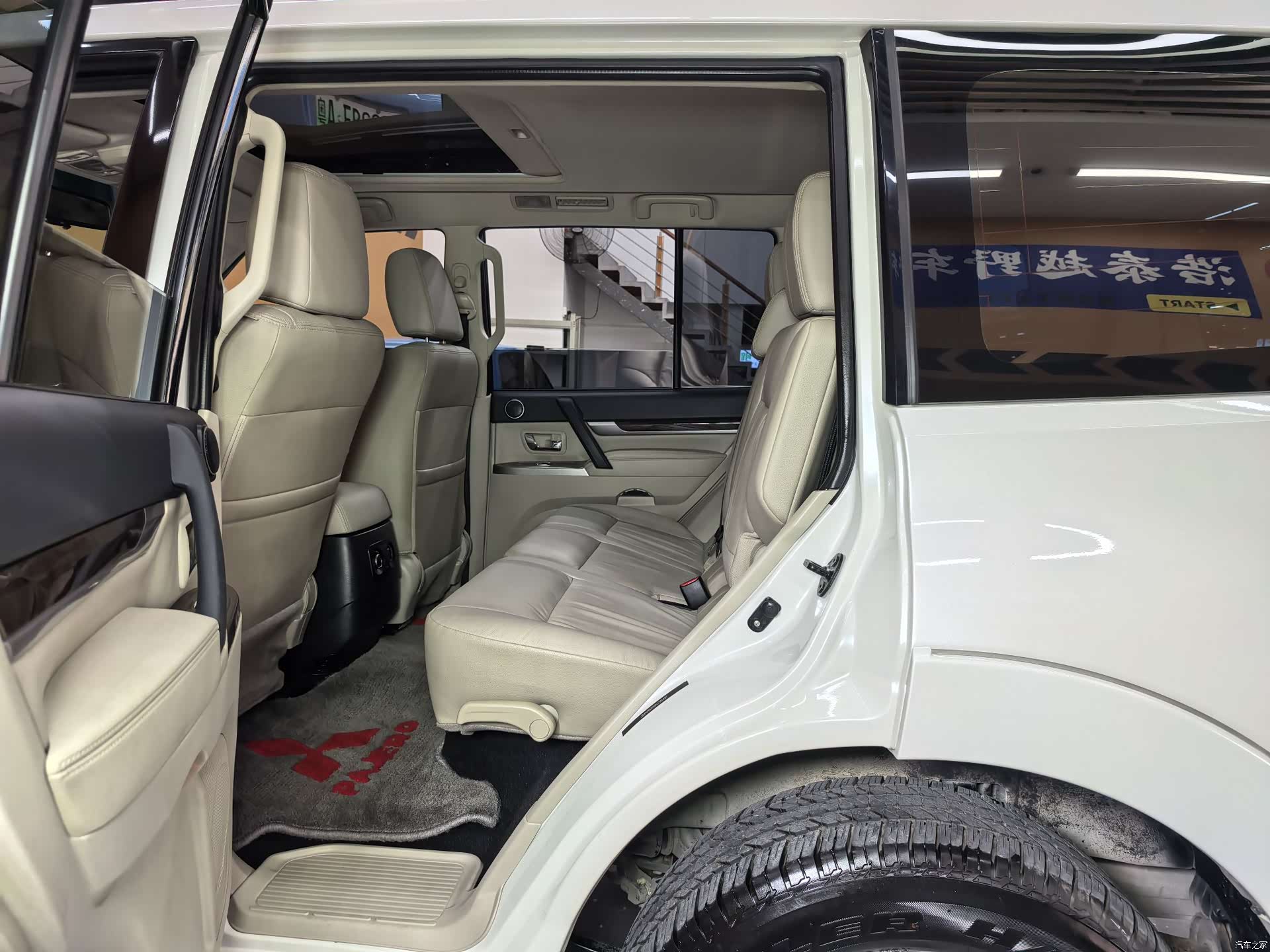 Mitsubishi Pajero, 2019 10