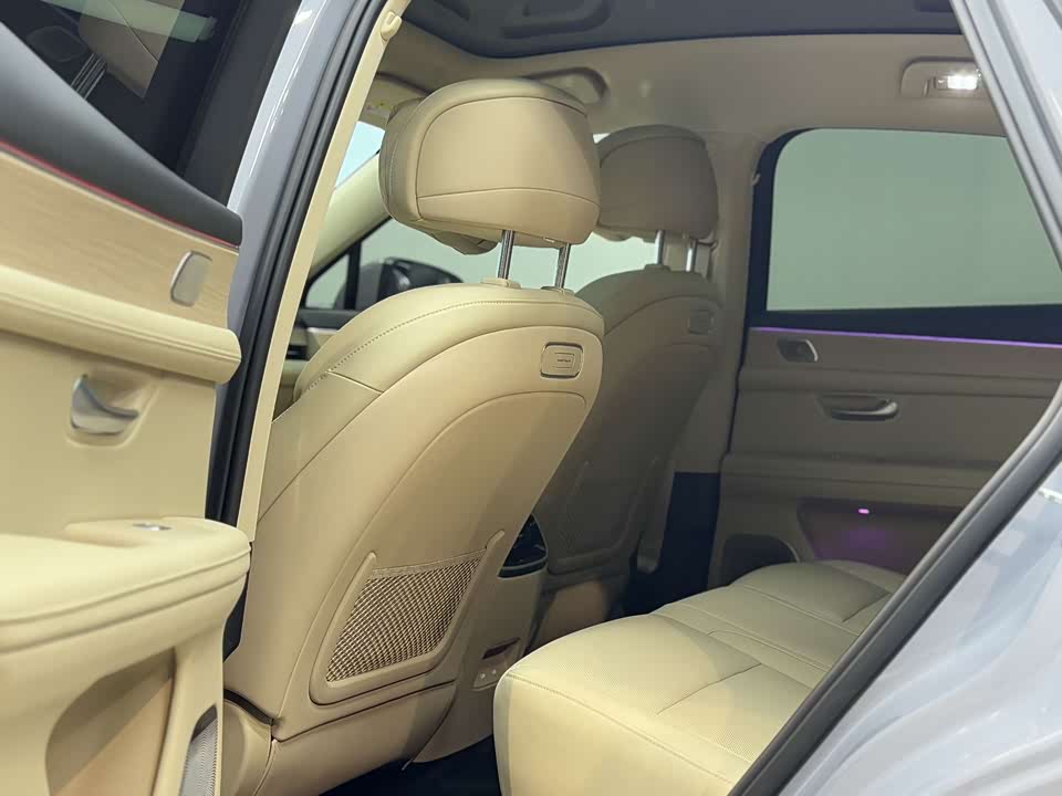 AITO Ask the world M5