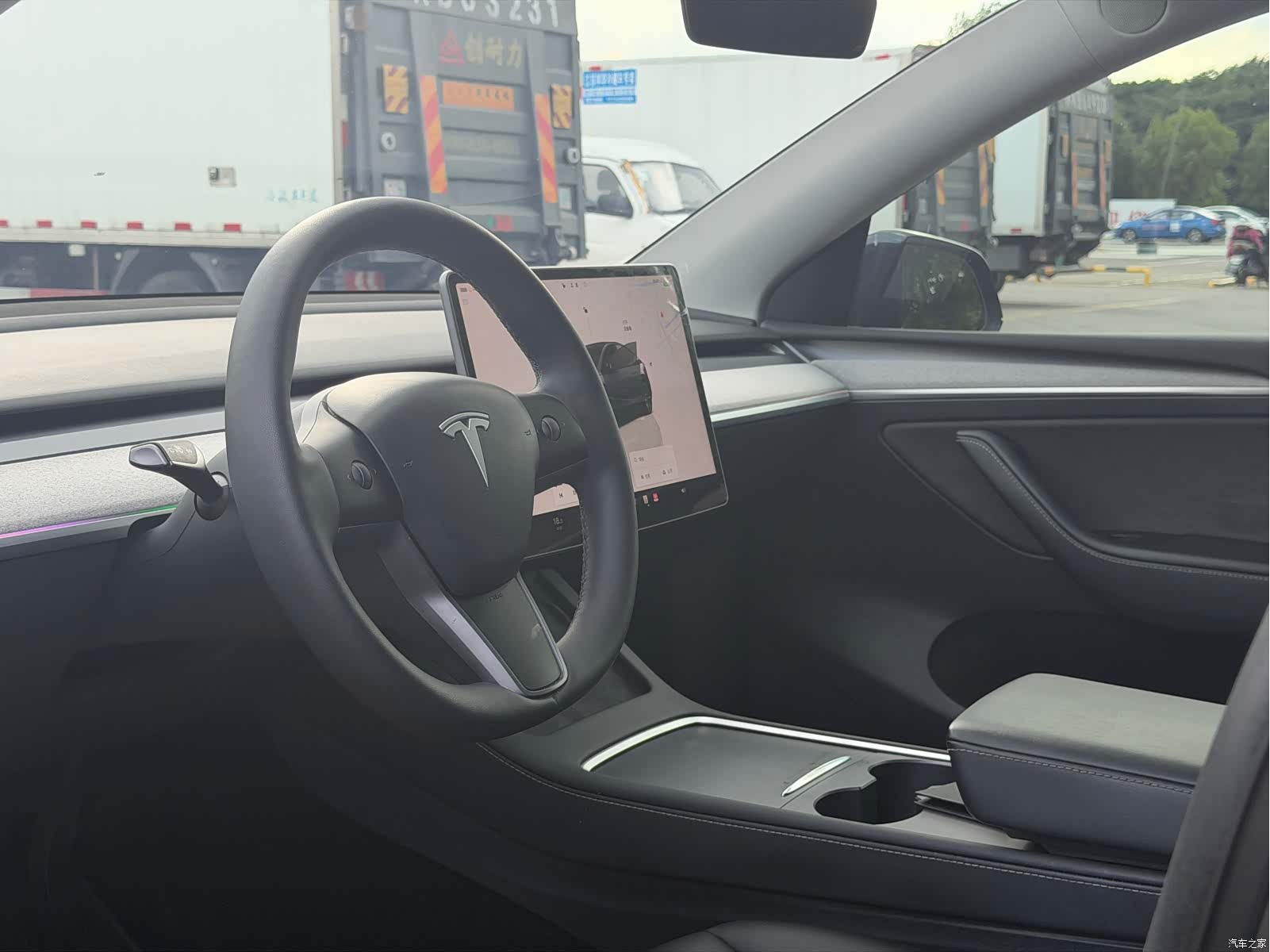 Tesla Model Y, 2024 9