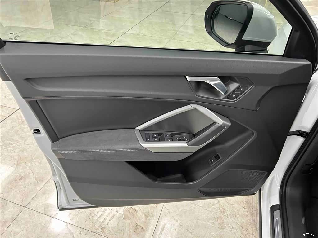 Audi Q3, 2023 10