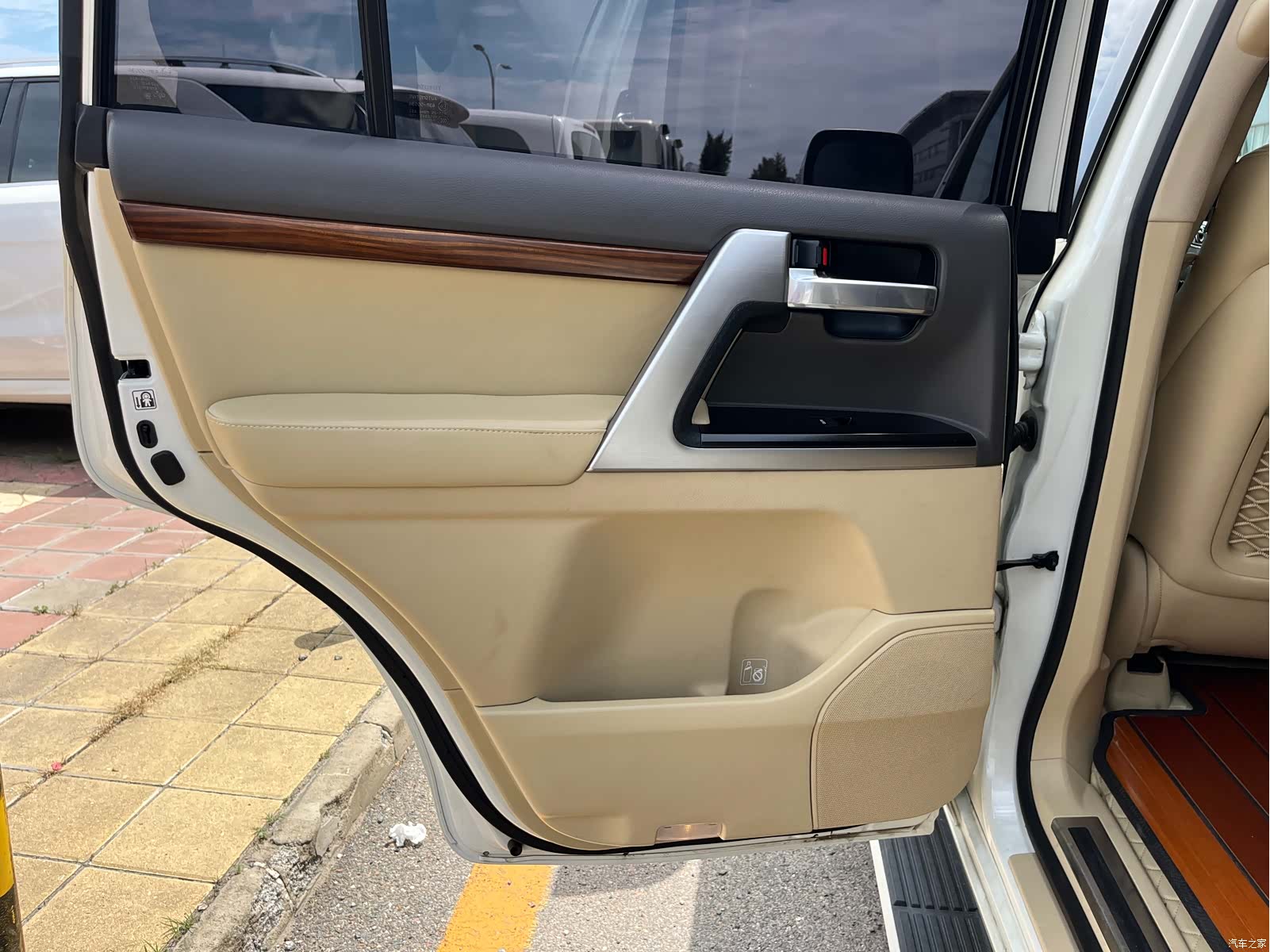 Toyota Land Cruiser, 2017 16