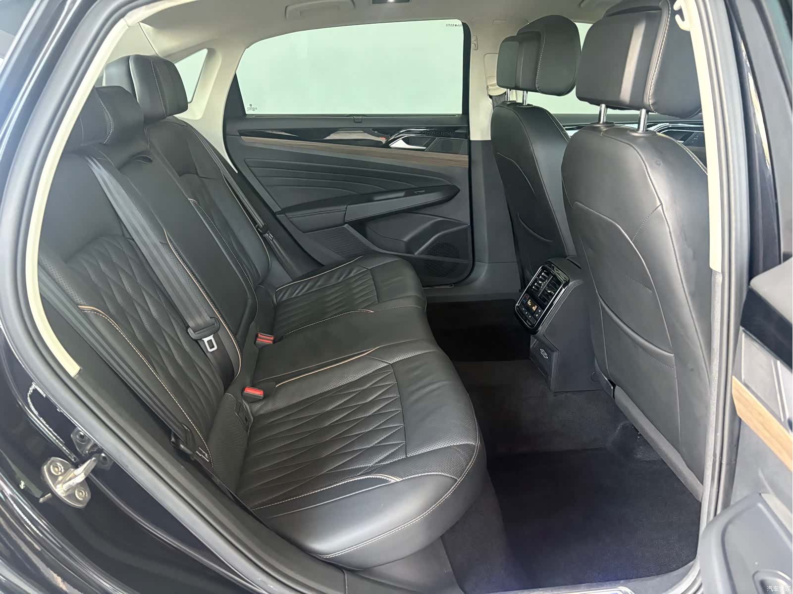 Volkswagen Passat, 2020 8