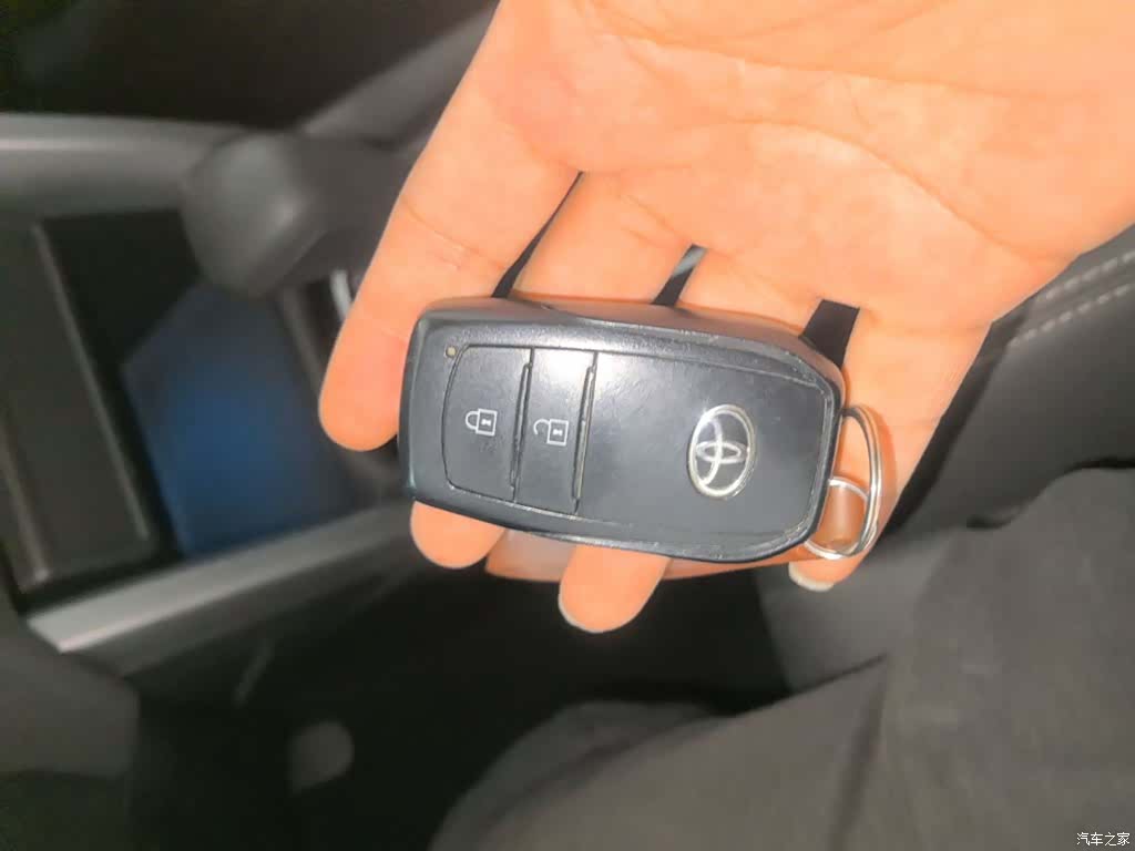 Toyota Frontlander, 2022 17
