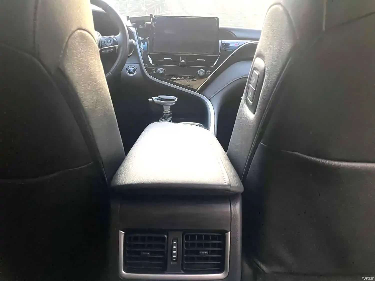 Toyota Camry, 2023 16