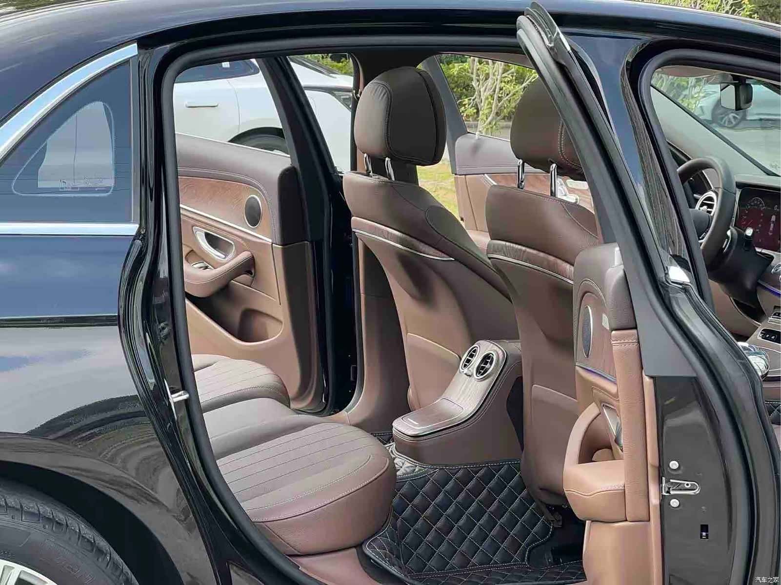 Mercedes-Benz E-Class, 2024 13