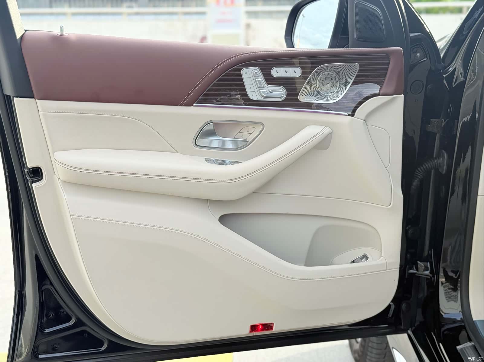 Maybach GLS, 2023 15
