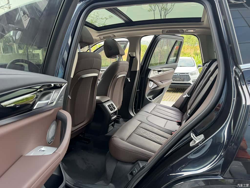 BMW iX3, 2021 11