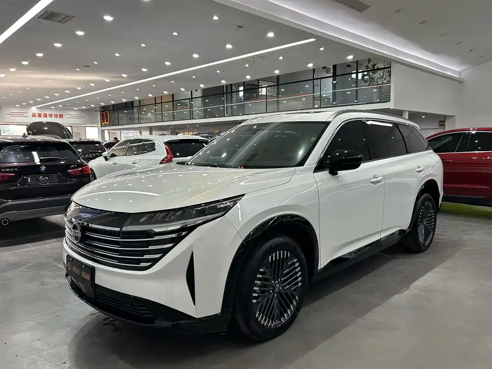 Nissan Exploring the land