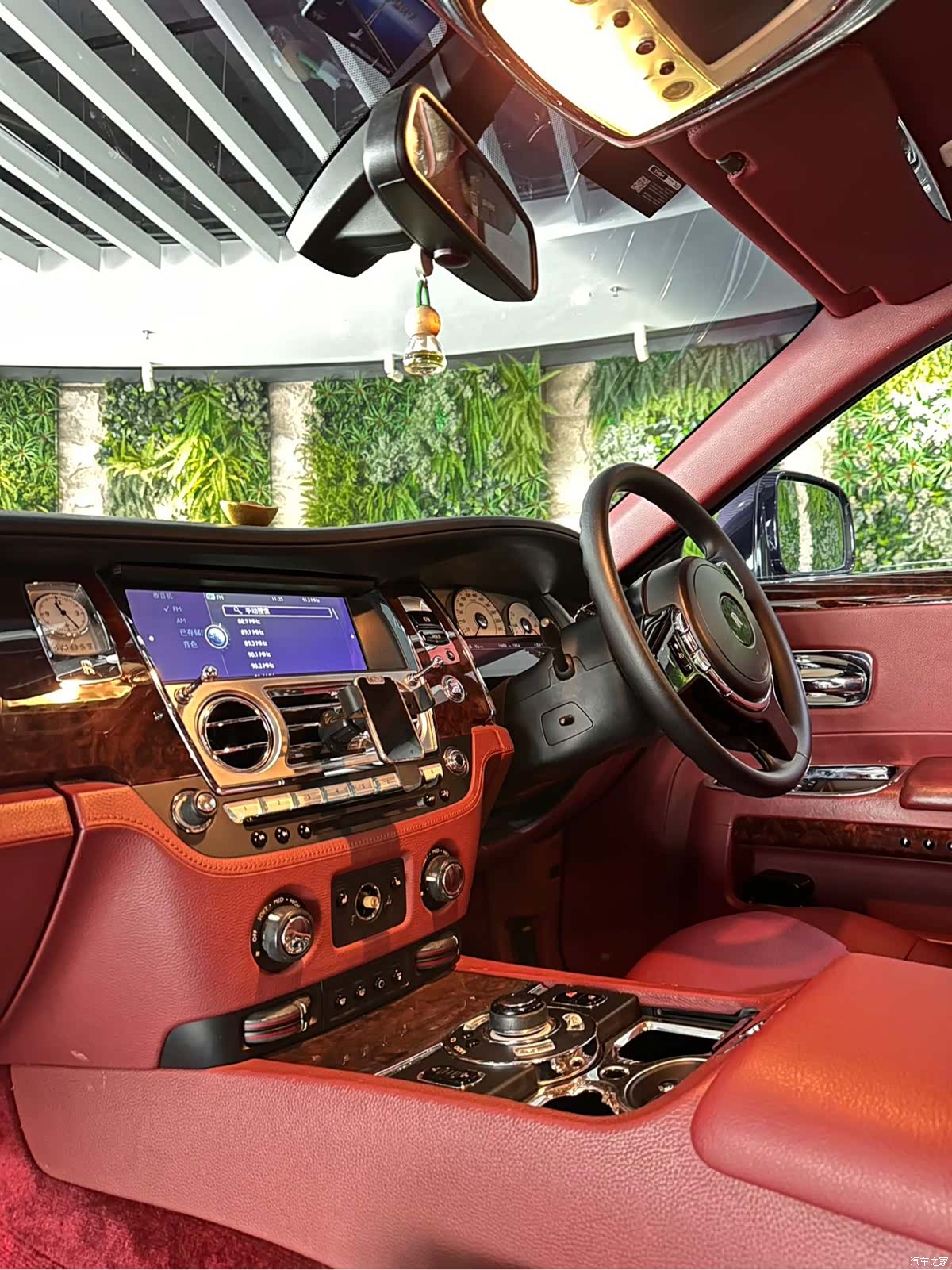 Rolls-Royce Ghost, 2011 все фото