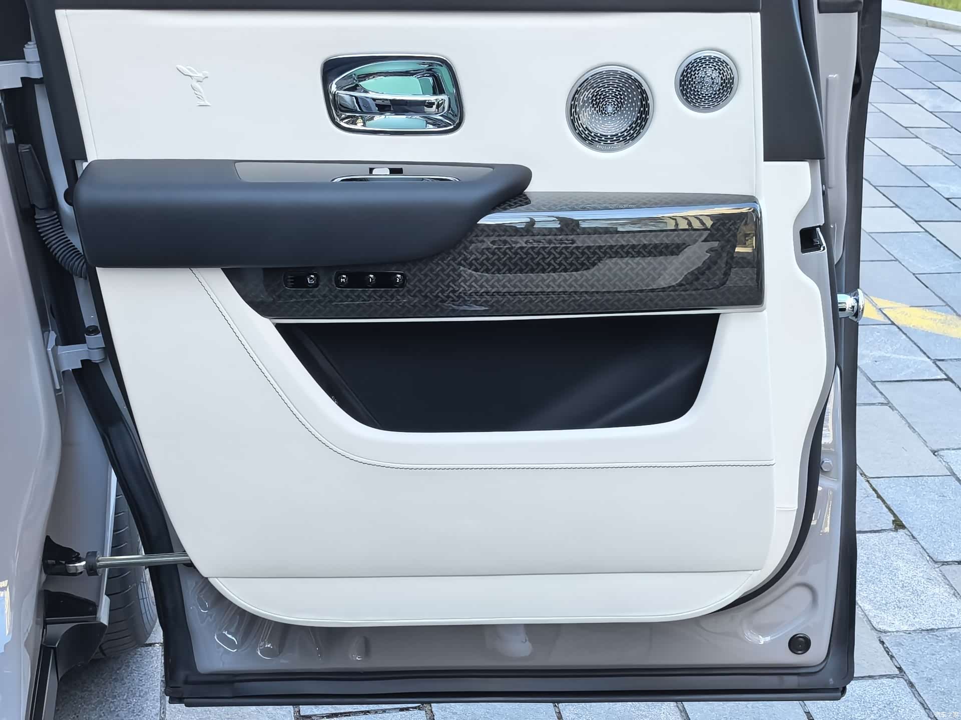 Rolls-Royce Cullinan, 2022 40