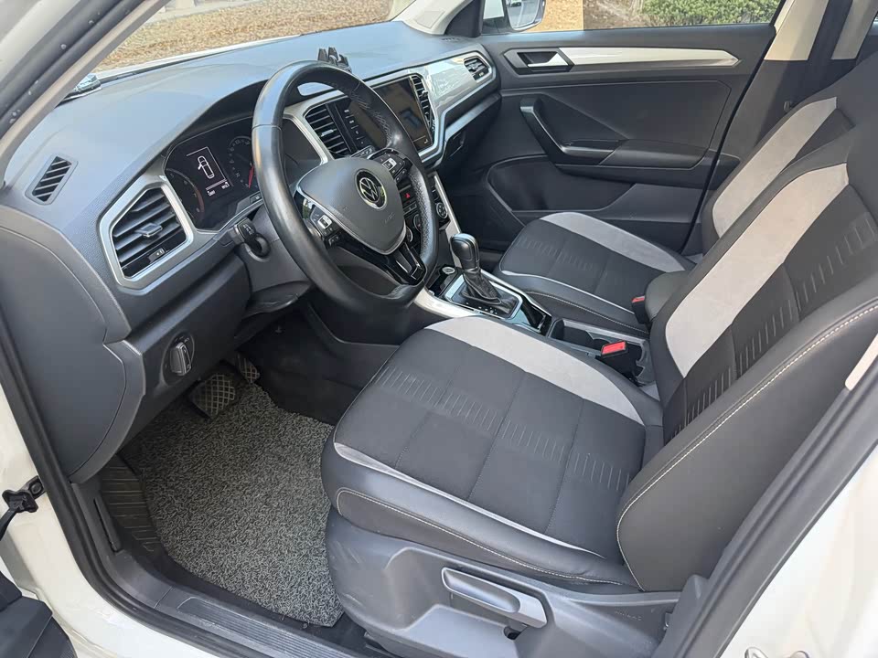 Volkswagen T-ROC exploring Songs