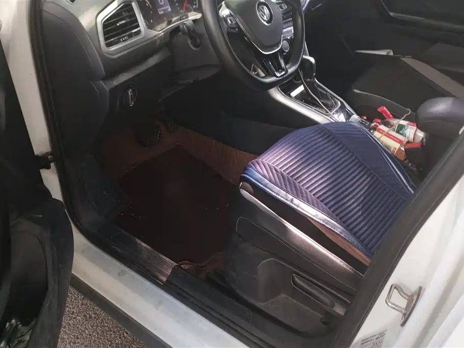 Volkswagen T-ROC exploring Songs