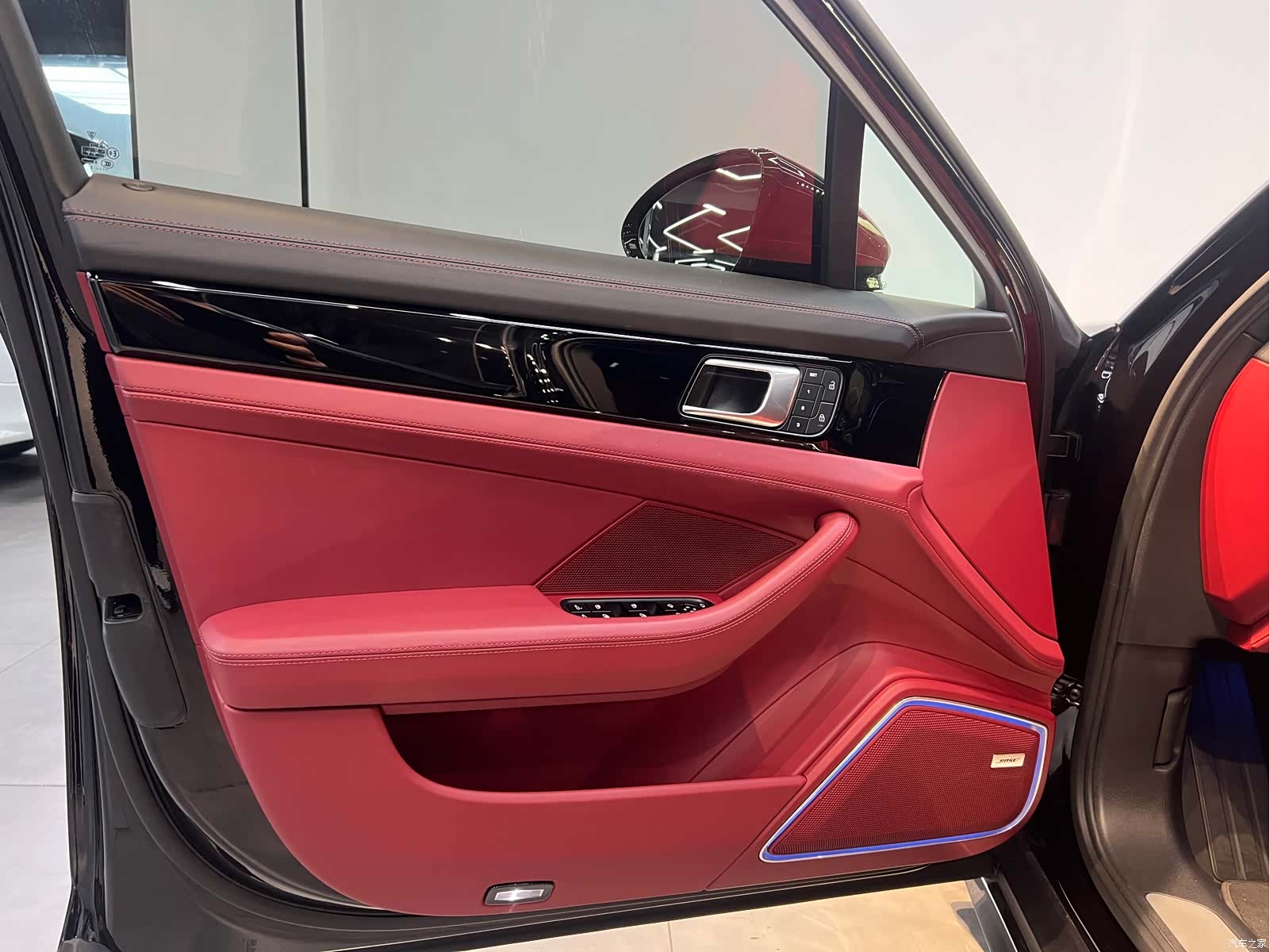 Porsche Panamera, 2023 10