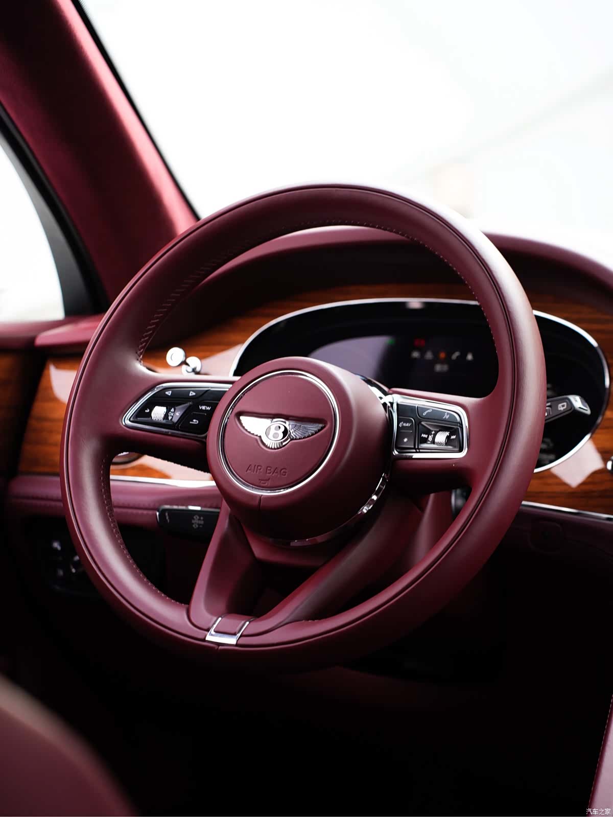Bentley Bentayga, 2020 19