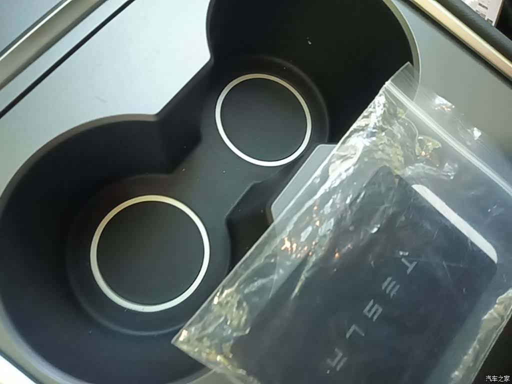 Tesla Model Y, 2024 9