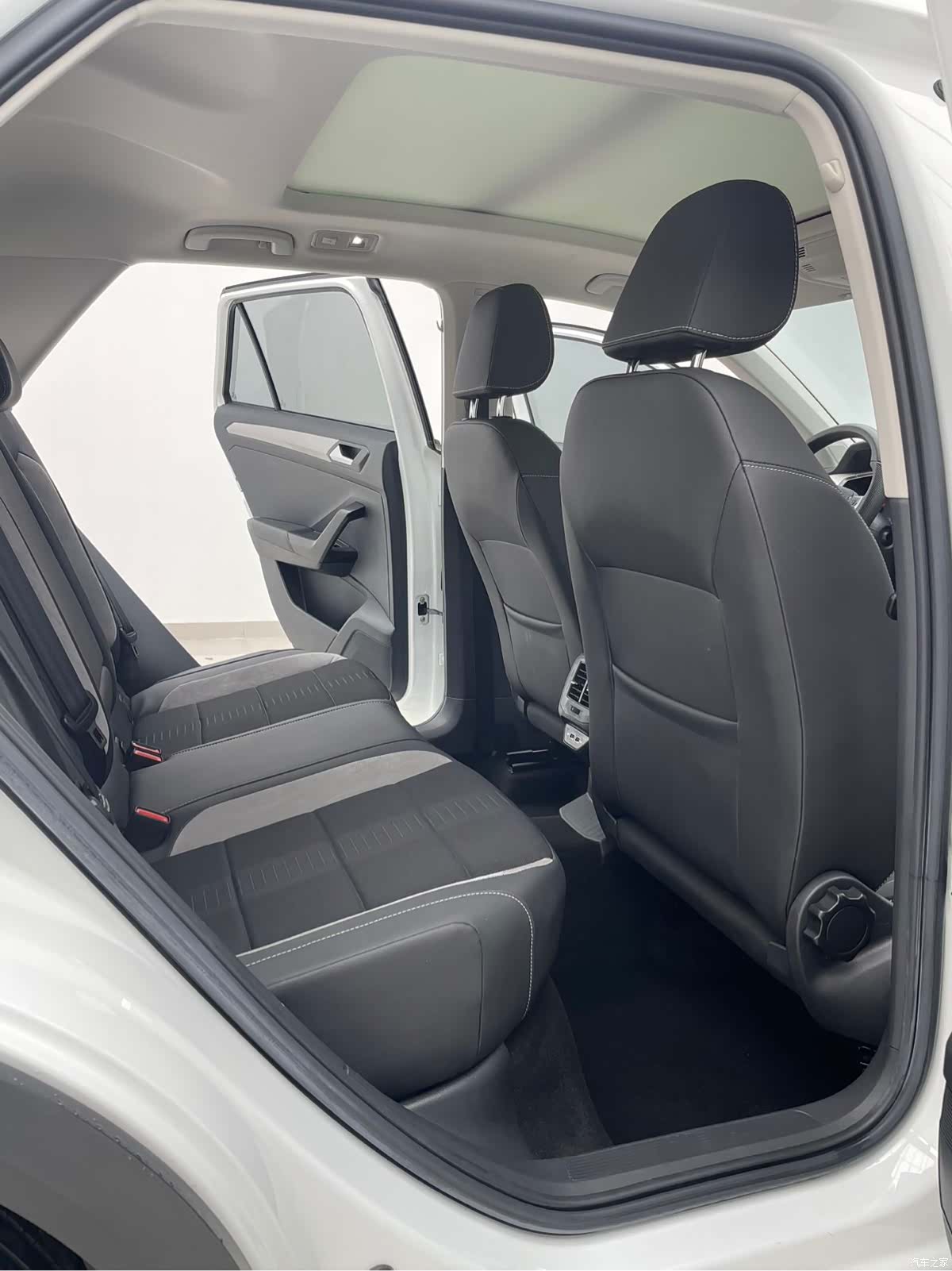 Volkswagen T-ROC, 2023 6