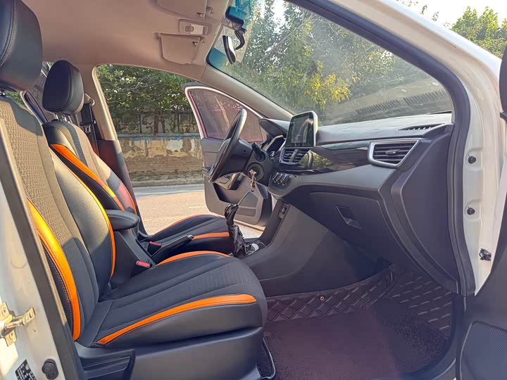 Baojun 310 2016 1.2L МКПП Style