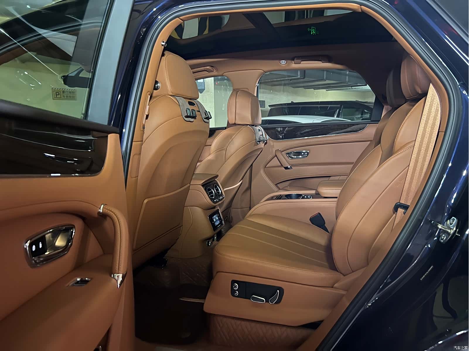 Bentley Bentayga, 2022 7