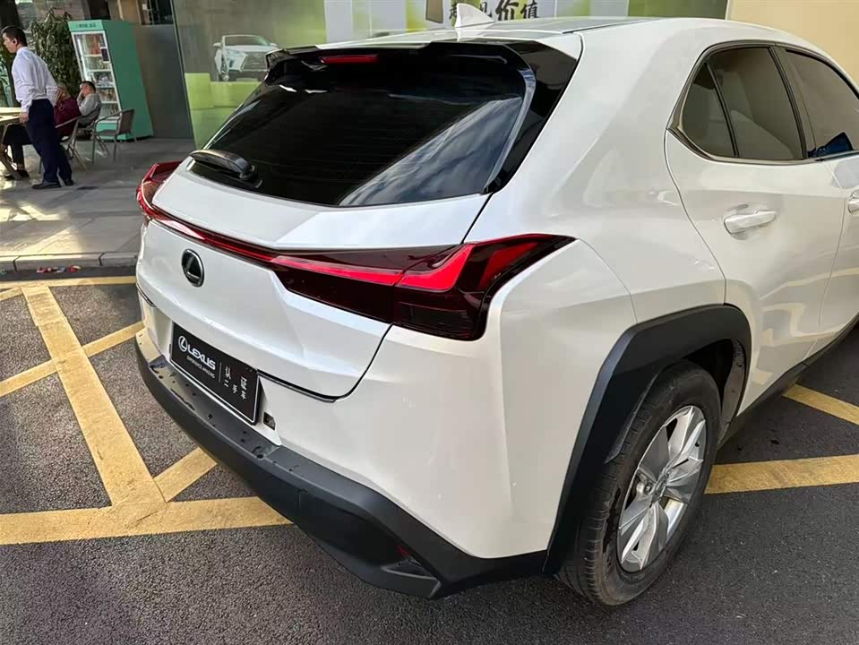 Lexus UX