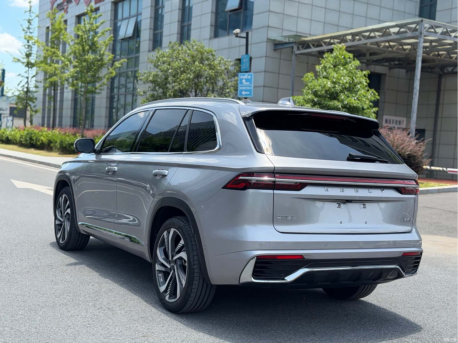 Geely Xingyue L, 2022 13