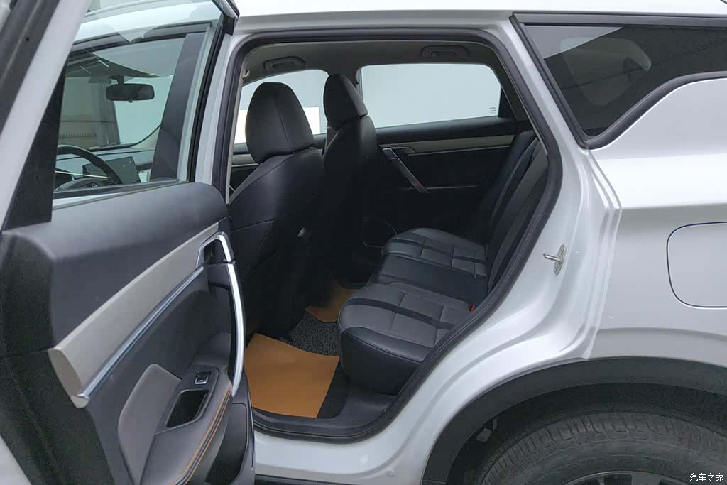 Geely Coolray, 2024 11