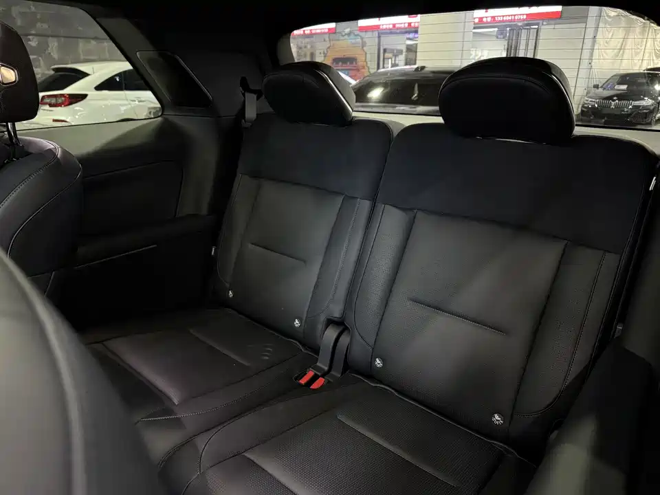 Lynk & Co 900