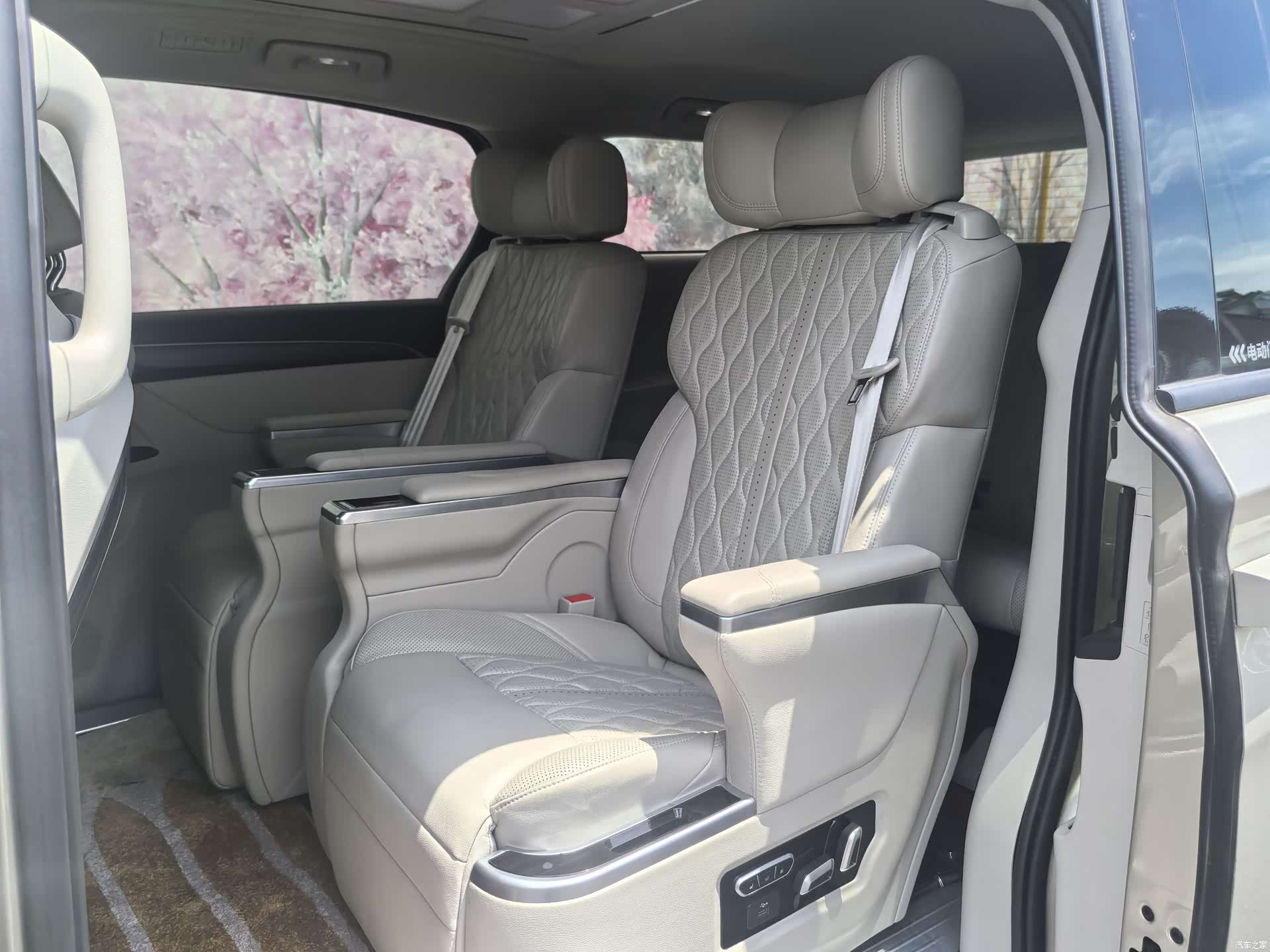 Buick GL8, 2021 все фото