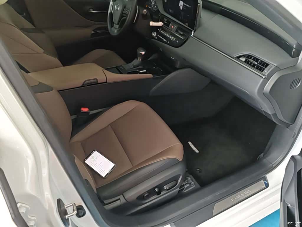 Lexus ES, 2024 25