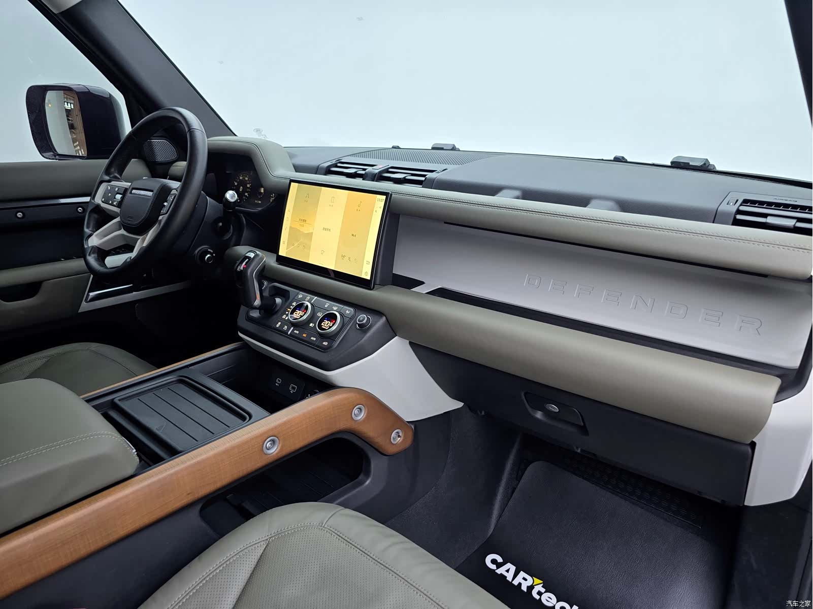 Land Rover Defender, 2021 16