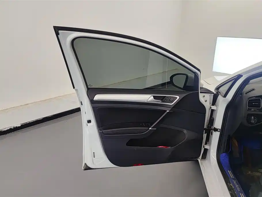 Volkswagen Golf*pure electricity