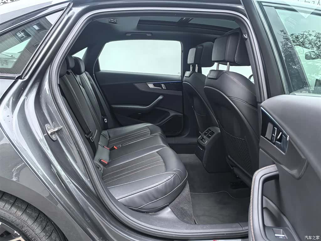Audi A4L, 2024 14