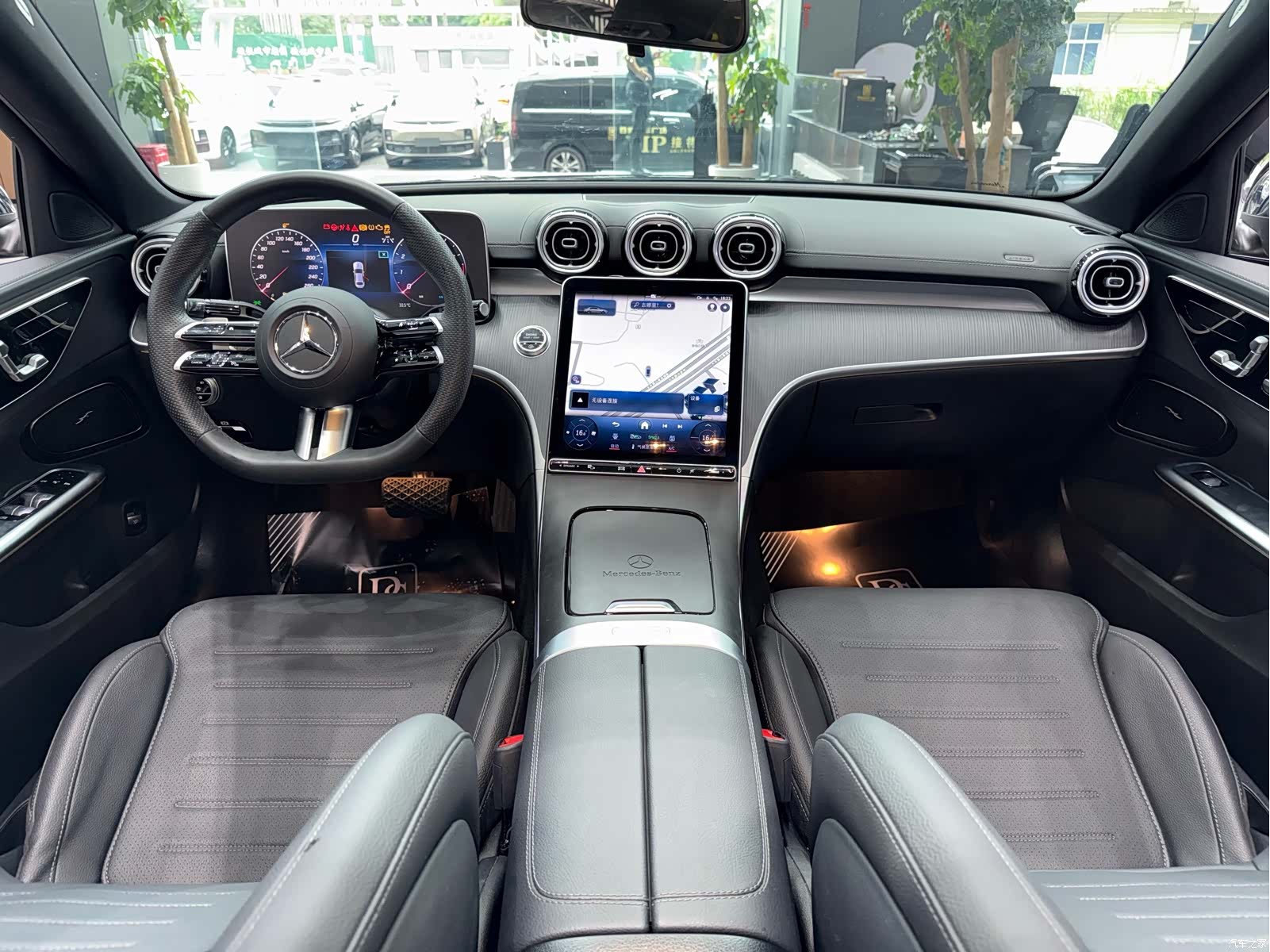 Mercedes-Benz C-Class, 2024 4