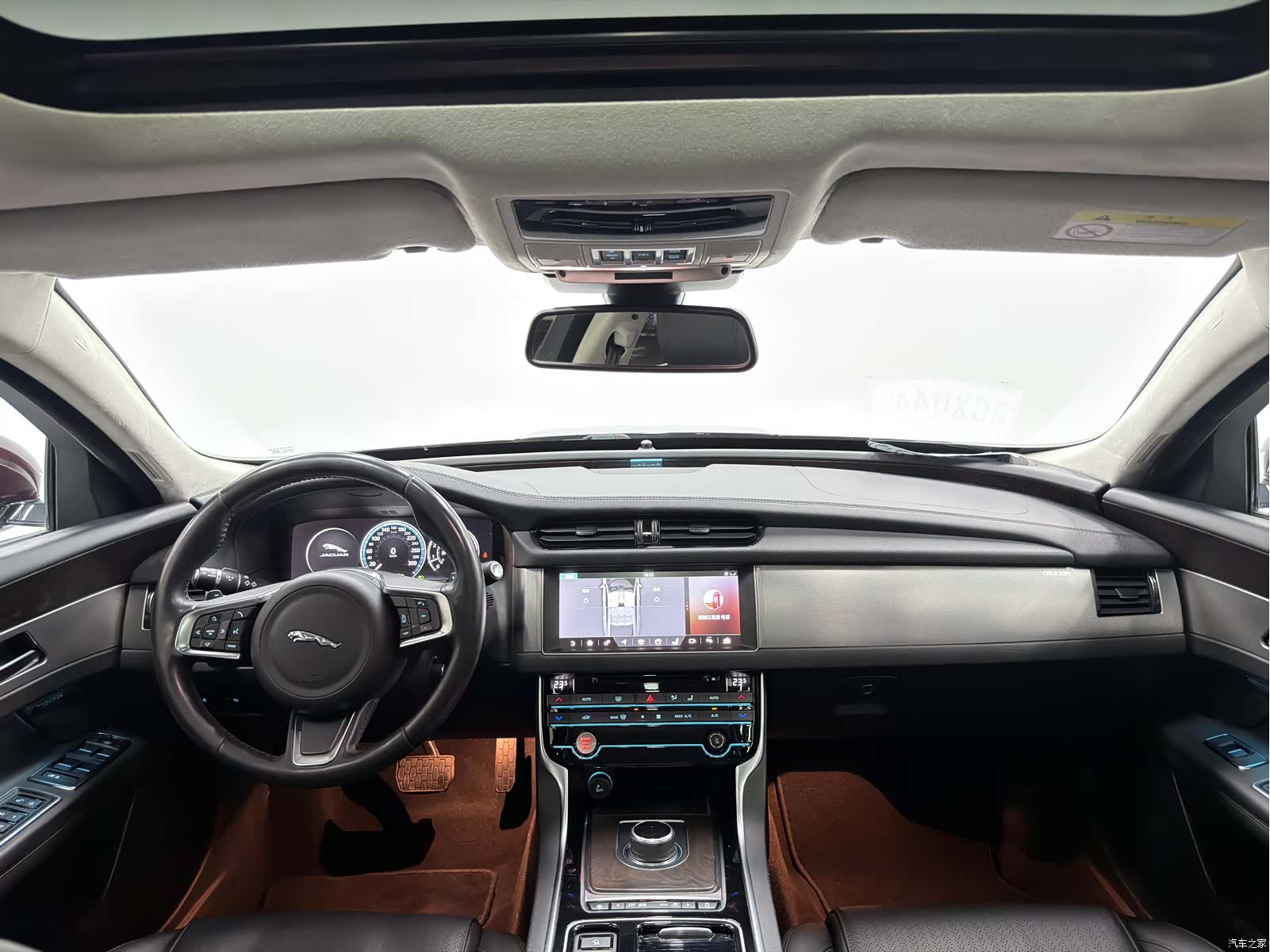 Land Rover XFL, 2018 16