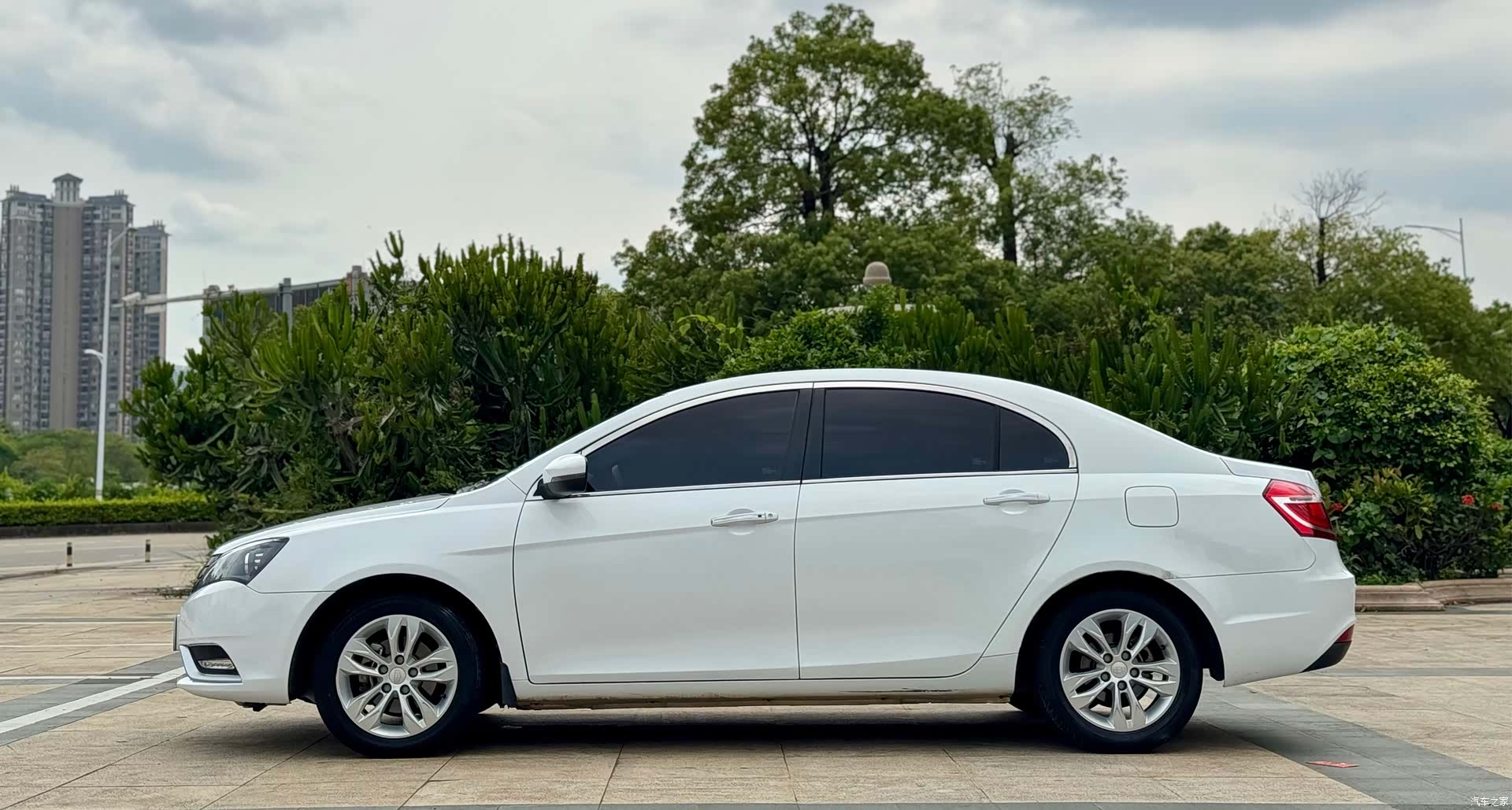 Geely Emgrand, 2015 9