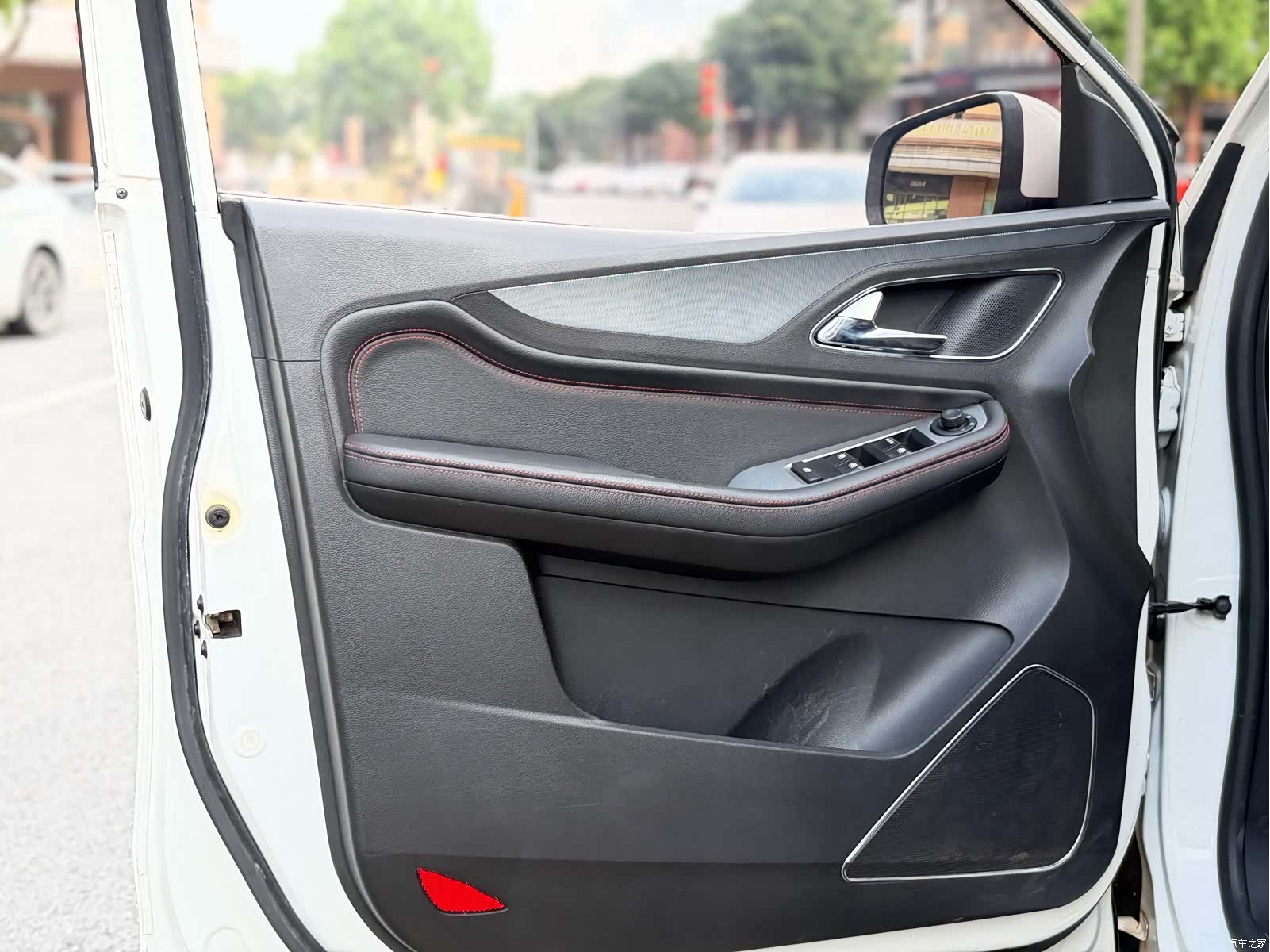 Wuling 560, 2015 9